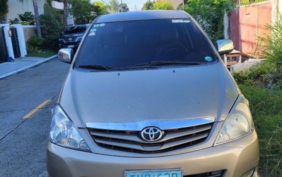 White Toyota Innova 2011 for sale in Quezon City