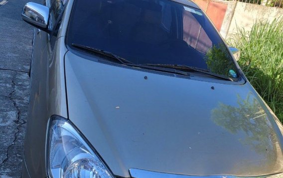 White Toyota Innova 2011 for sale in Quezon City-2