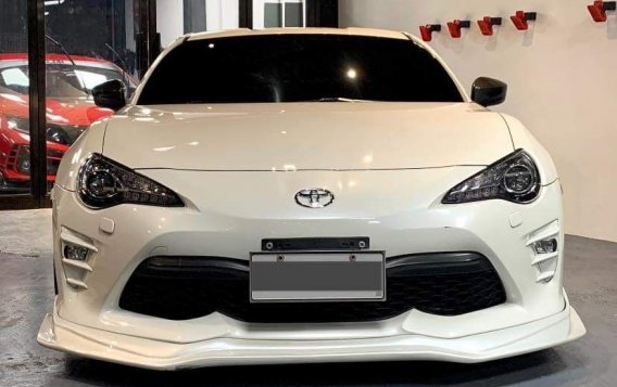 Selling Pearl White Toyota 86 2017 in Manila-1