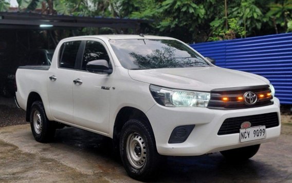Selling White Toyota Hilux 2016 in Caloocan