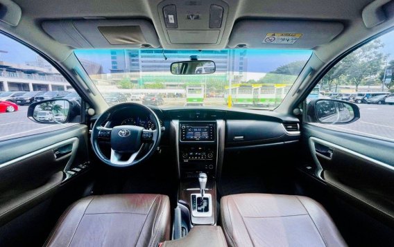 Selling White Toyota Fortuner 2019 in Makati-6