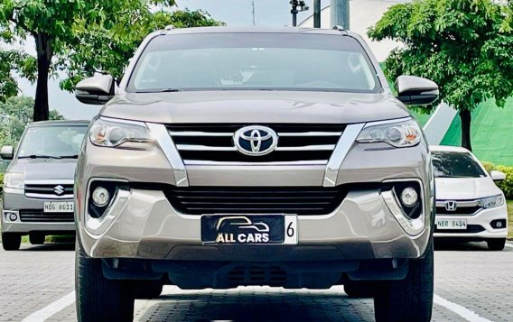 Selling White Toyota Fortuner 2019 in Makati