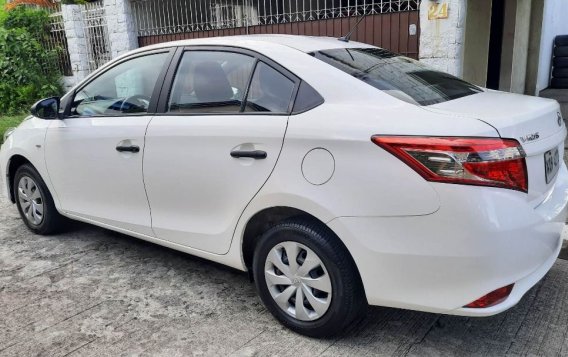 Selling White Toyota Vios 2017 in Las Piñas-3