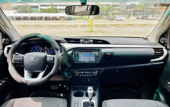 Sell White 2017 Toyota Hilux in Makati-6