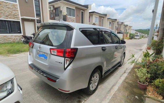 Selling White Toyota Innova 2018 in Manila-2