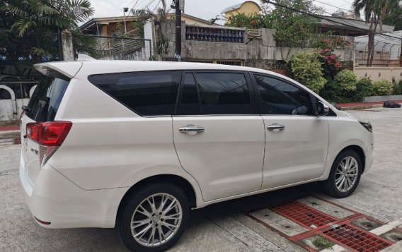 Selling White Toyota Innova 2016 in Manila-3