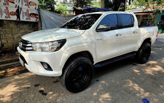 White Toyota Hilux 2018 for sale in Marilao