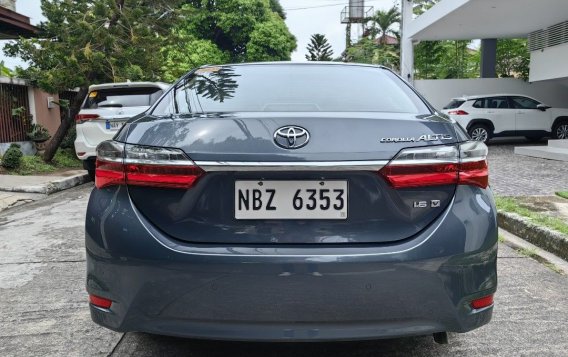Selling White Toyota Corolla altis 2017 in Parañaque-3