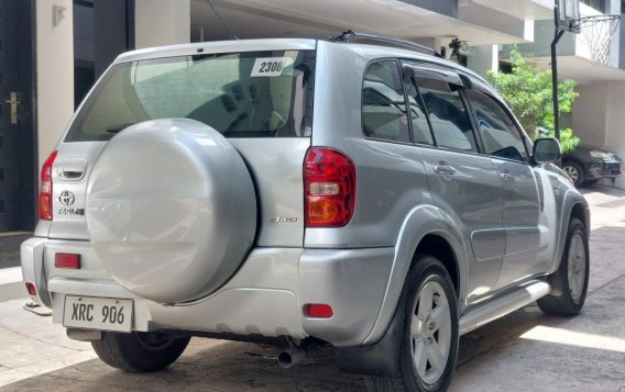 Selling White Toyota Rav4 2005 in Quezon City-1