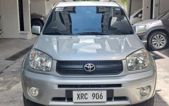 Selling White Toyota Rav4 2005 in Quezon City-3