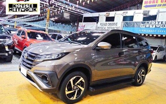 Selling White Toyota Rush 2019 in Quezon City-1