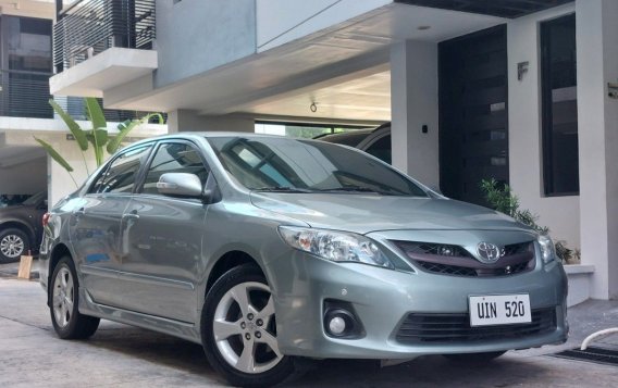 Selling White Toyota Altis 2013 in Quezon City-5