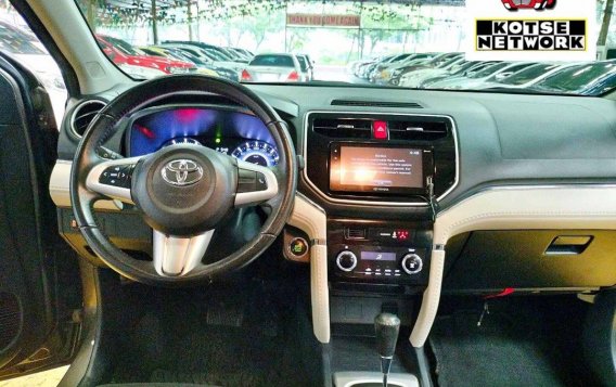 Selling White Toyota Rush 2019 in Quezon City-6