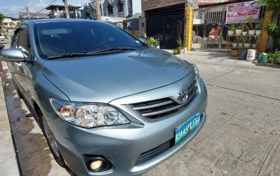 Selling White Toyota Altis 2013 in Caloocan-1