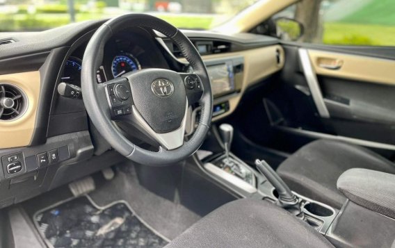 Sell White 2018 Toyota Corolla altis in Makati-8