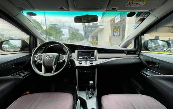 White Toyota Innova 2017 for sale in Makati-7