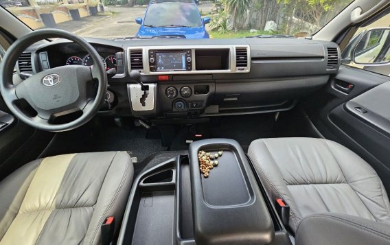 Pearl White Toyota Hiace Super Grandia 2018 for sale in Automatic-6