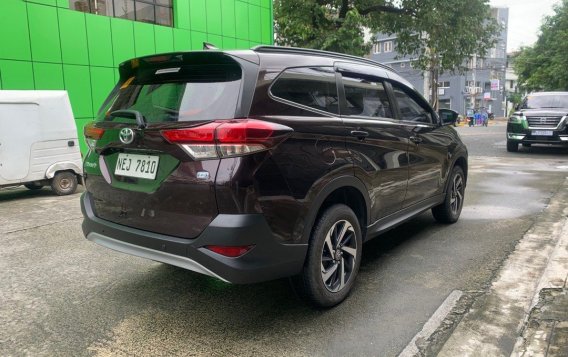 Selling White Toyota Rush 2020 in Quezon City-6