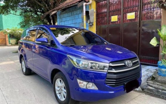 Selling White Toyota Innova 2017 in Manila-2