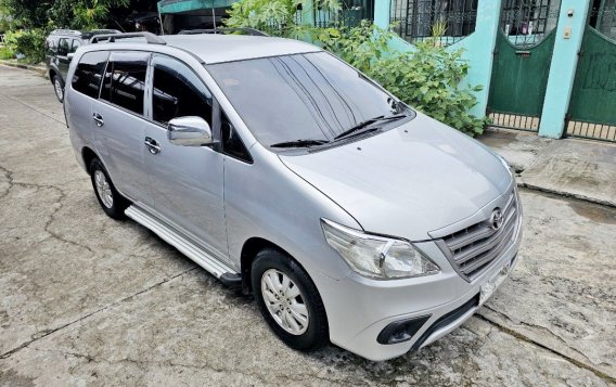 Sell White 2014 Toyota Innova in Bacoor-4