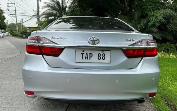 Selling White Toyota Camry 2018 in Las Piñas-3