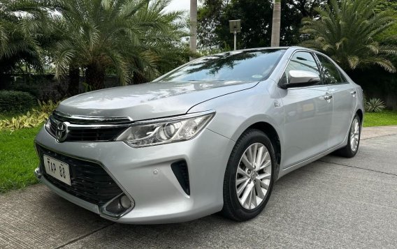 Selling White Toyota Camry 2018 in Las Piñas-1