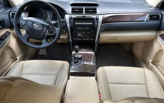 Selling White Toyota Camry 2018 in Las Piñas-7