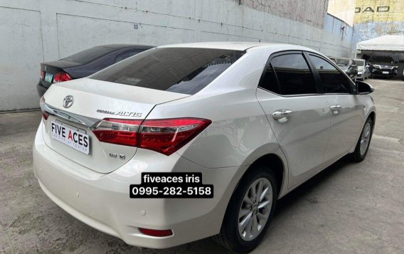 White Toyota Corolla altis 2014 for sale in Automatic-2