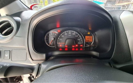 Selling Yellow Toyota Wigo 2019 in Palayan-5