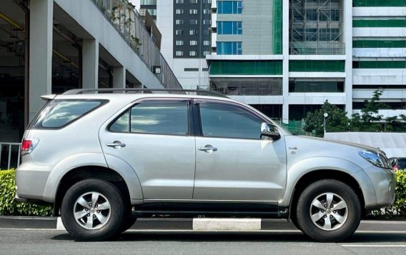 Sell White 2008 Toyota Fortuner in Makati-6