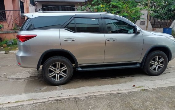 Selling White Toyota Fortuner 2017 in Pasig-5