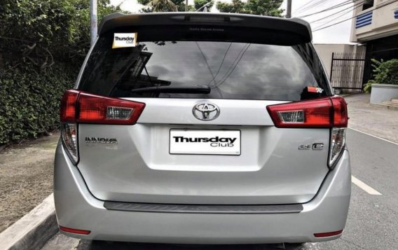 Selling White Toyota Innova 2017 in Quezon City-2