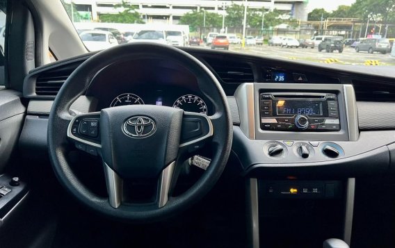 White Toyota Innova 2018 for sale in Makati-5