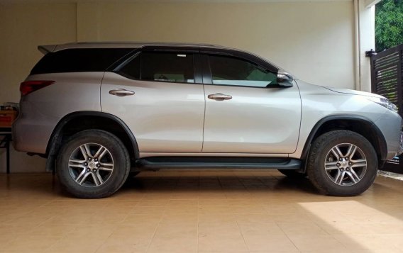Selling White Toyota Fortuner 2017 in Pasig-2