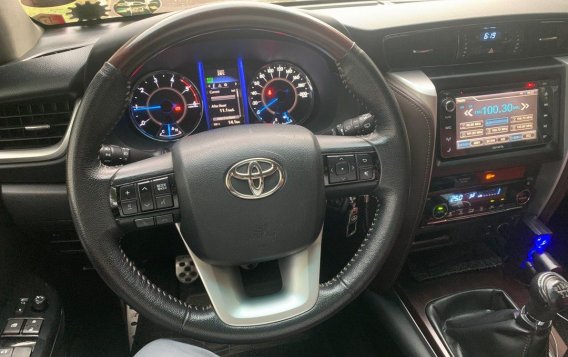 Selling White Toyota Fortuner 2018 in Biñan-6