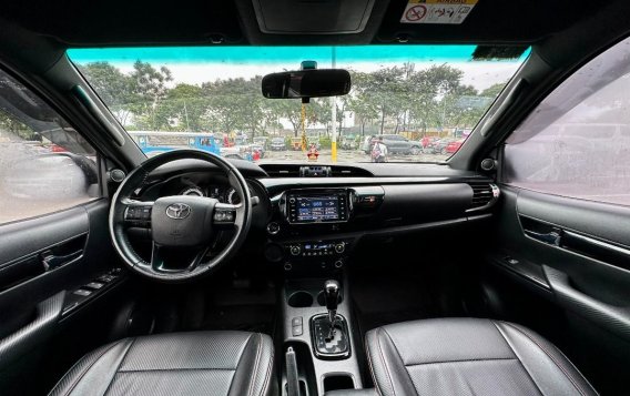 Sell White 2019 Toyota Hilux in Makati-7