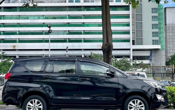 Sell White 2017 Toyota Innova in Makati-6