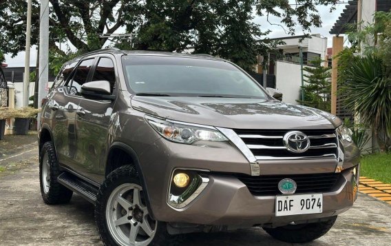 Selling White Toyota Fortuner 2018 in Manila-1