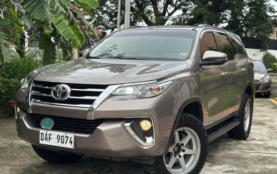 Selling White Toyota Fortuner 2018 in Manila