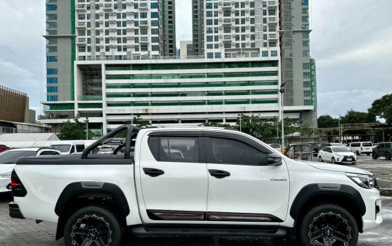 Sell White 2019 Toyota Hilux in Makati-2