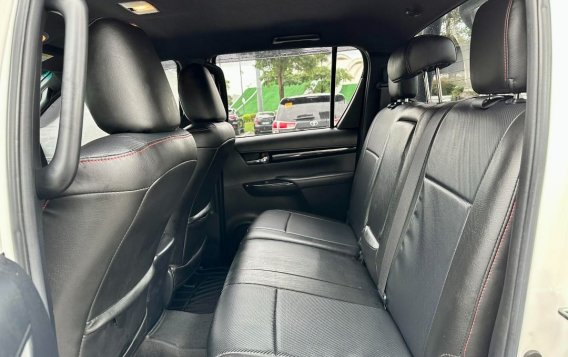 Sell White 2019 Toyota Hilux in Makati-5