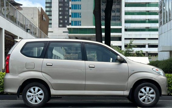 Sell White 2011 Toyota Avanza in Makati-6