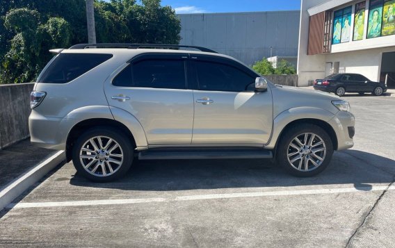 White Toyota Fortuner 2012 for sale in Pasig-5