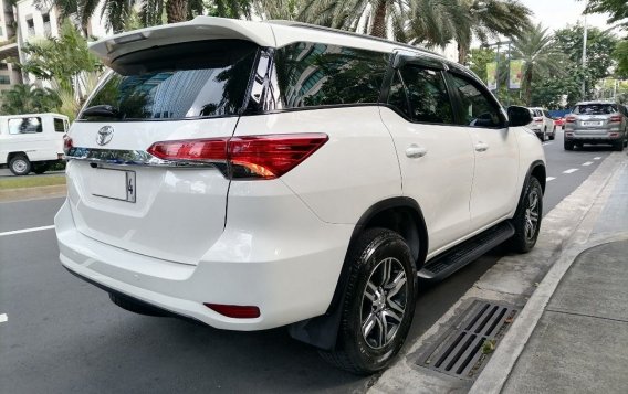 Selling White Toyota Fortuner 2018 in Manila-5