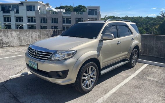 White Toyota Fortuner 2012 for sale in Pasig-1