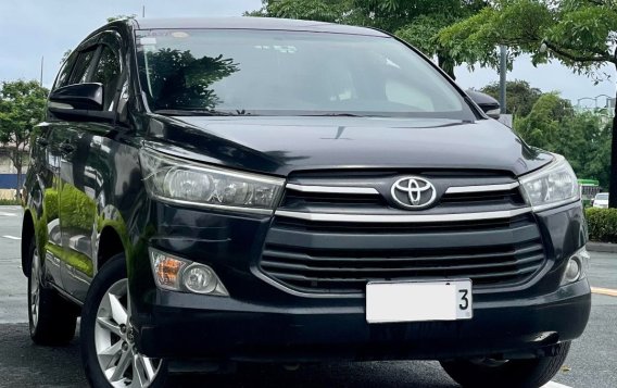 Selling White Toyota Innova 2017 in Makati