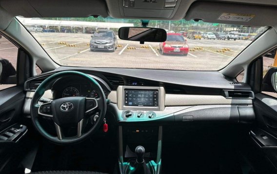White Toyota Innova 2022 for sale in Makati-8