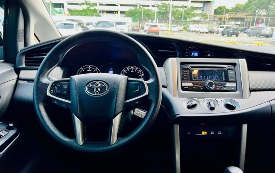 White Toyota Innova 2018 for sale in Makati-3