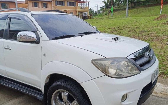 White Toyota Fortuner 2005 for sale in Antipolo-1