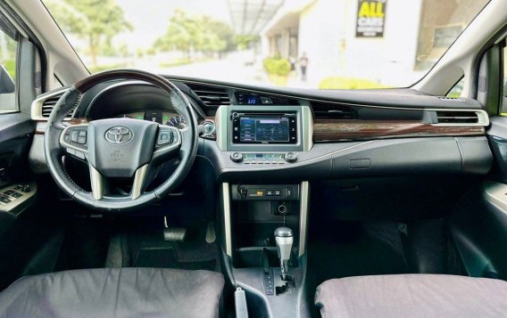 White Toyota Innova 2018 for sale in Makati-3